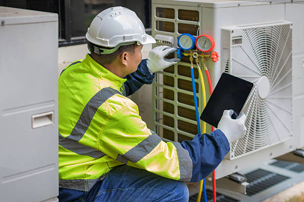 Professional Hvac technician working in New London, WI
